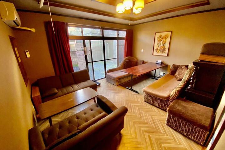 Room 16 of 33