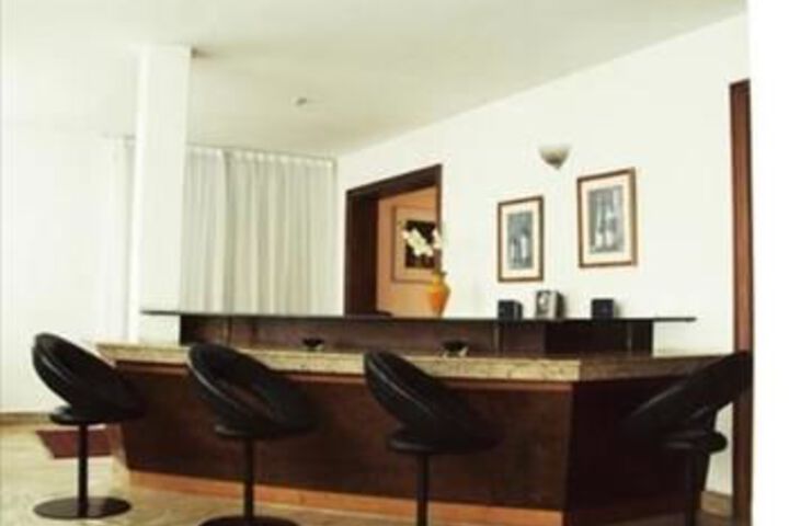 Lounge 23 of 35