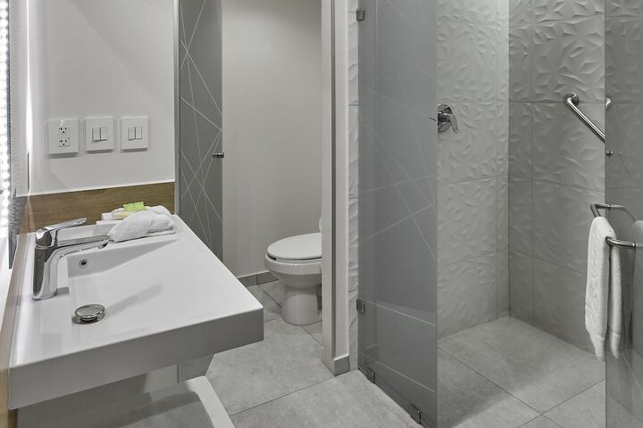 Room 26 of 45