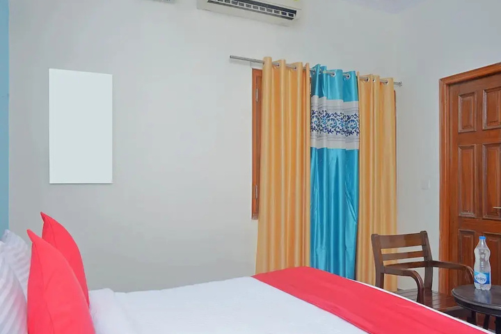 Room 5 of 14