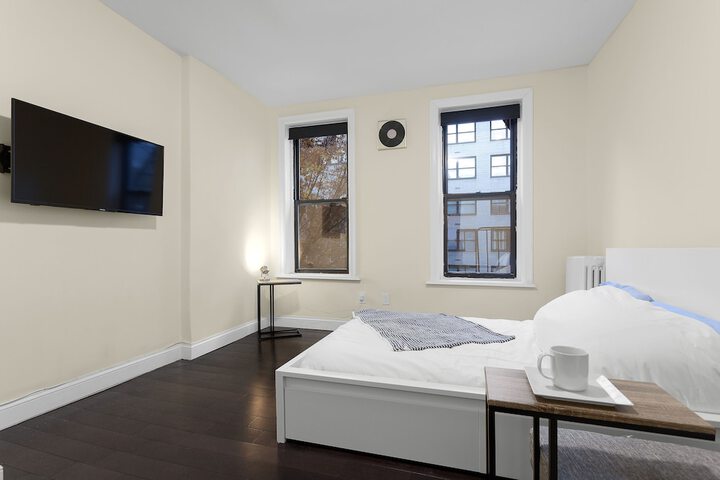 Room 5 of 10