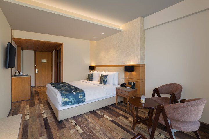 Room 9 of 32