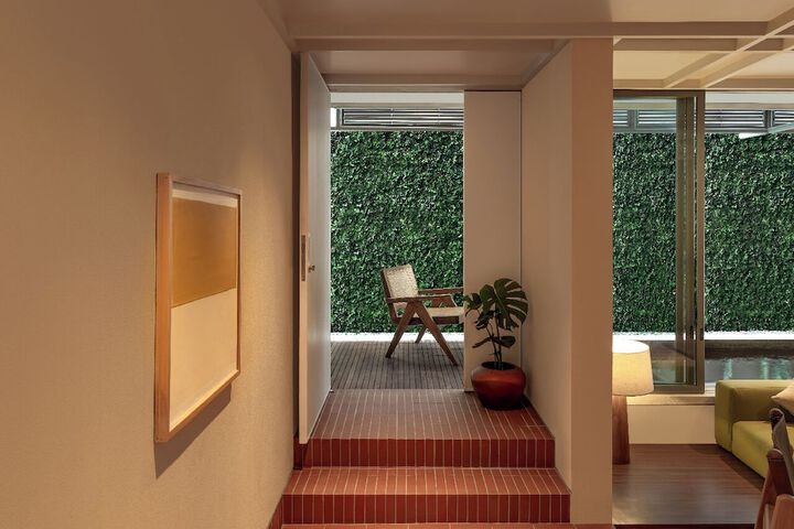 Room 11 of 18