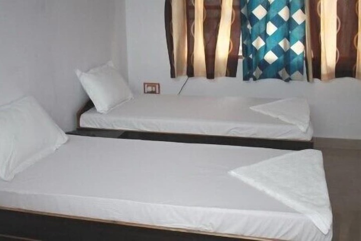 Room 9 of 18