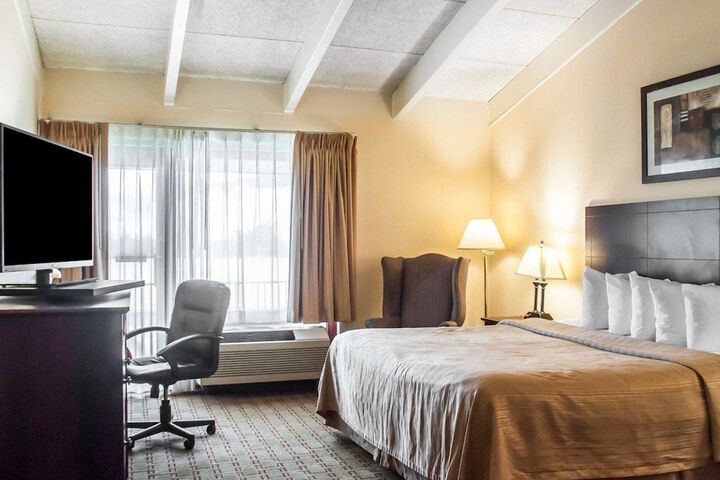 1 King Bed (6 of 13)