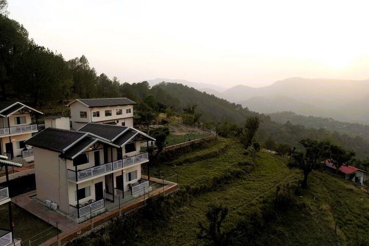 Hilltop Haven Hotel & Resort