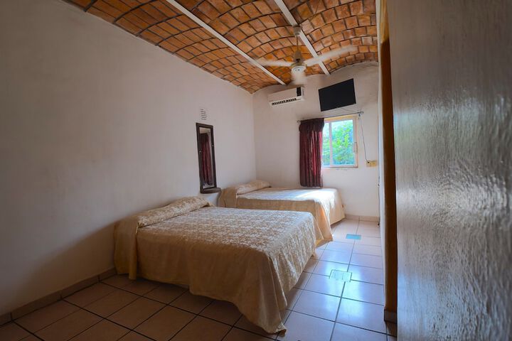 Room 12 of 27