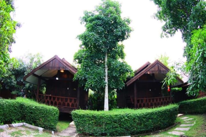 Hotel Exterior 65 of 93