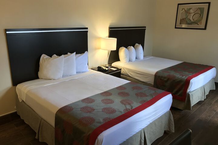 2 Queen Beds (7 of 21)