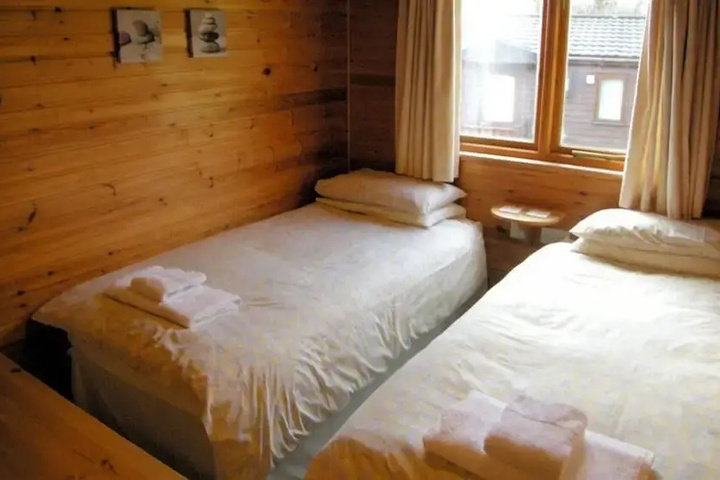 Room 4 of 12