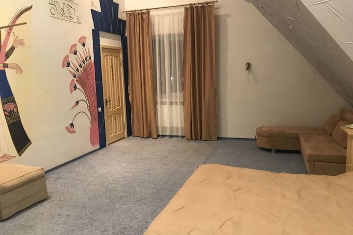 Room 10 of 39