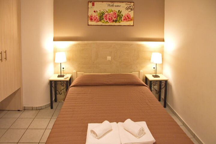 Room 6 of 90