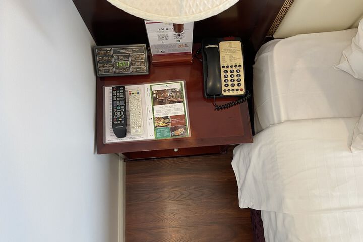 Room 17 of 99
