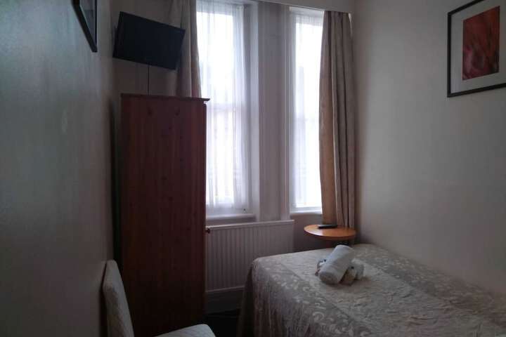 Room 42 of 283