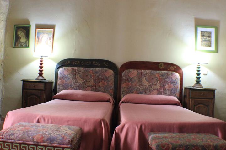 Room 7 of 80