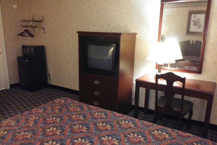 Room 10 of 37