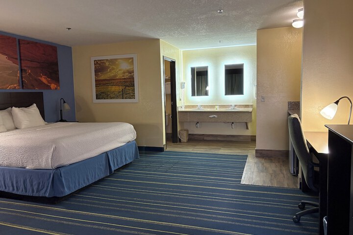 Room 14 of 42