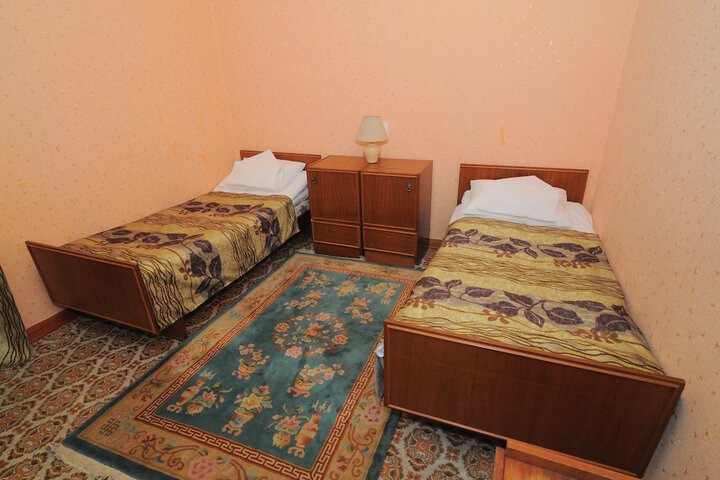 Room 27 of 100