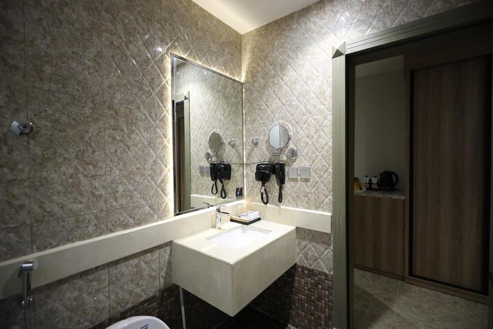 Room 48 of 51