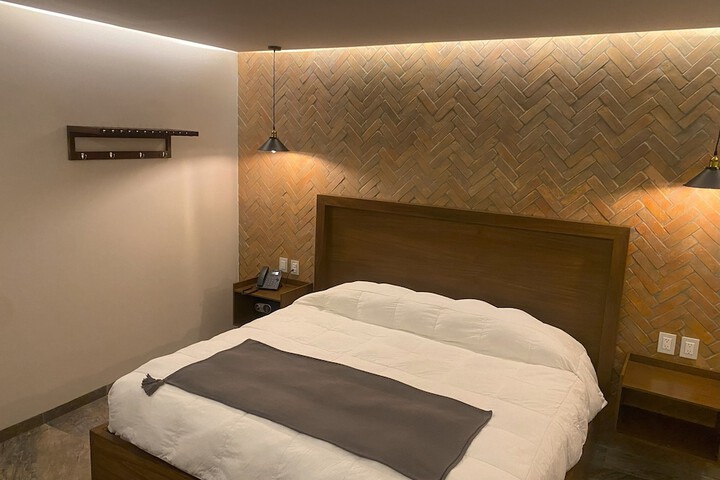 Room 5 of 81