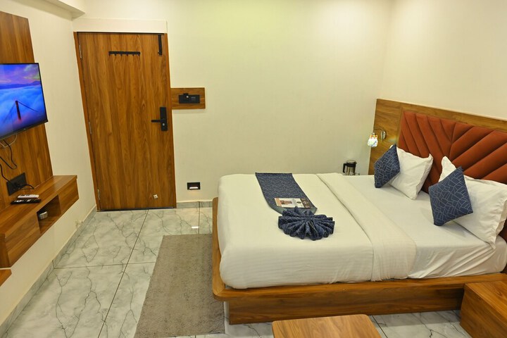 Room 15 of 36