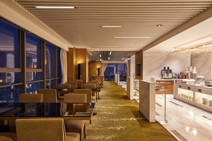 Lounge 58 of 93