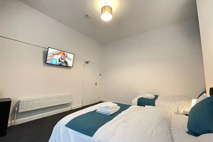 Room 5 of 18