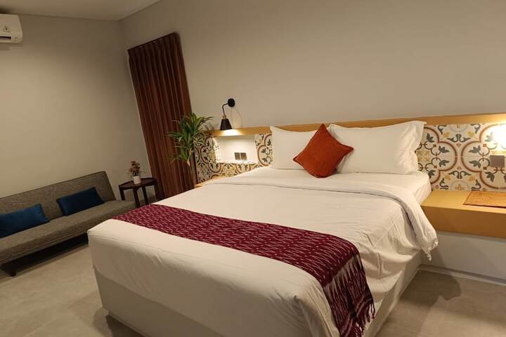 Room 28 of 96
