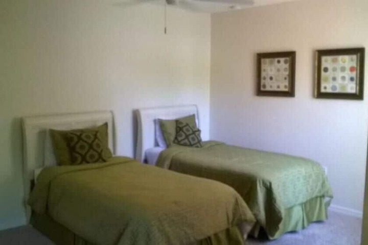 Room 4 of 18