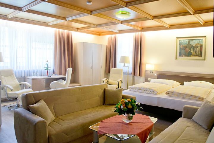 Room 4 of 38