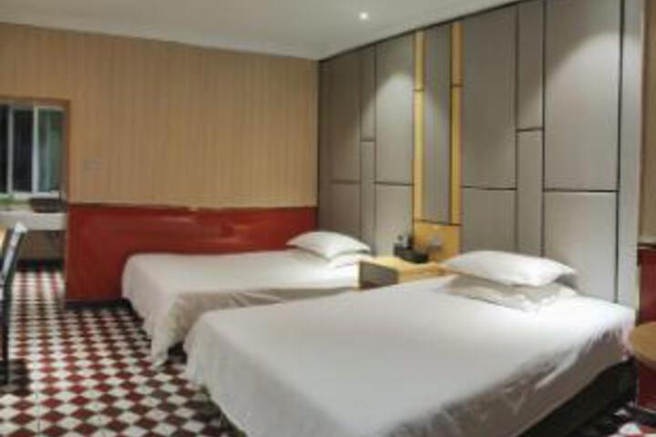 Room 9 of 10