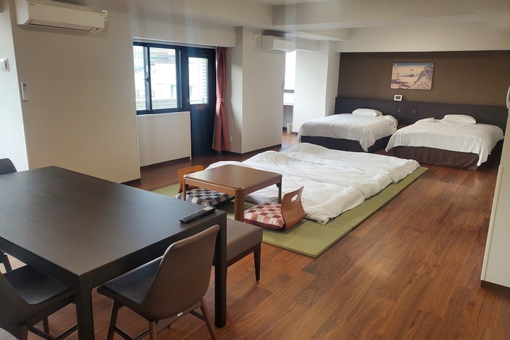 Room 27 of 49