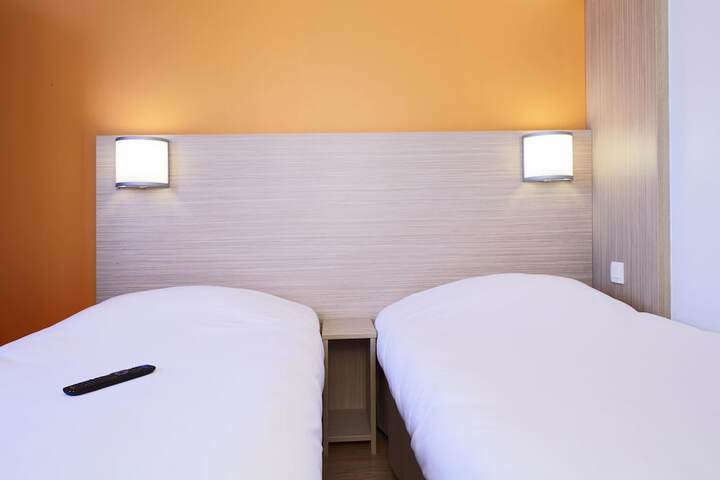 Room 9 of 34
