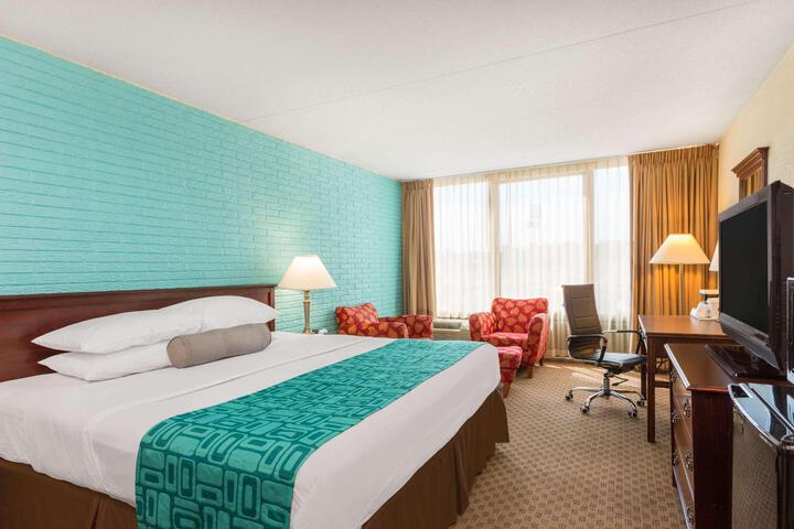 1 King Bed (5 of 6)
