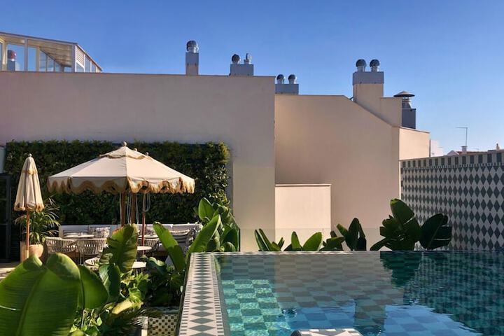Pools & Facilities