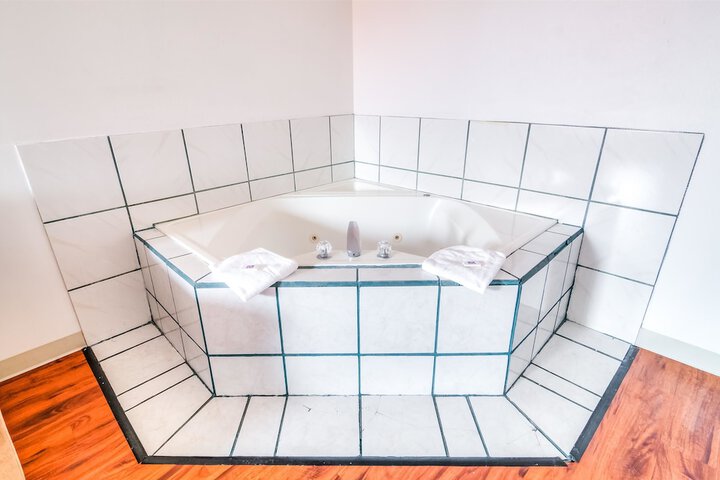 1 King Bed (6 of 14)
