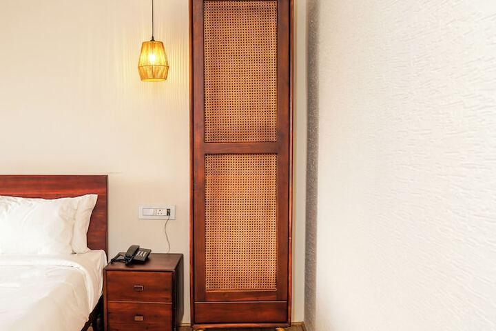 Room 8 of 90