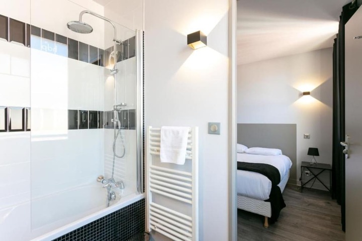 Room 34 of 61