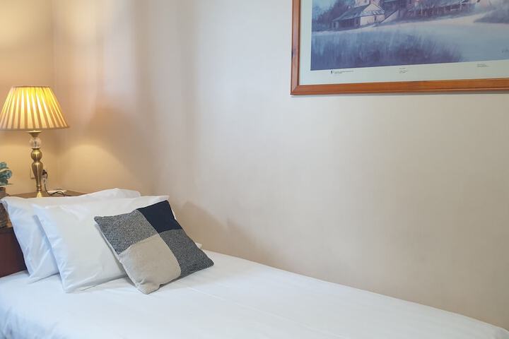 Room 13 of 20