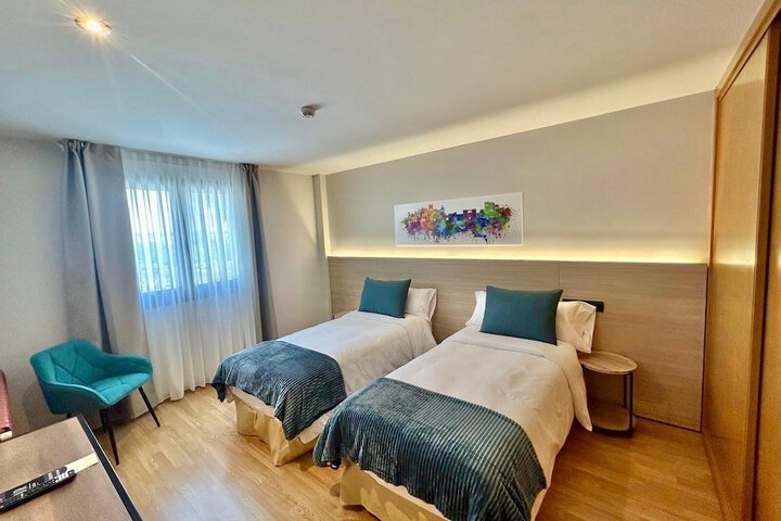 Room 10 of 80