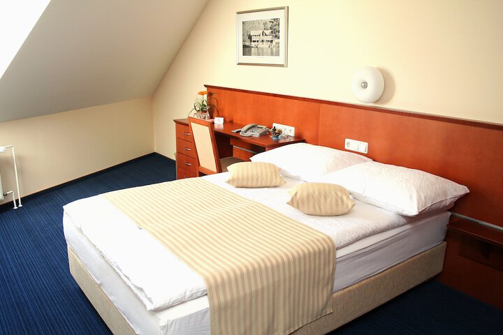Room 4 of 13