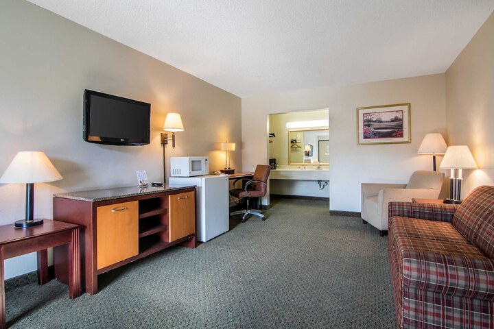 Room 15 of 33