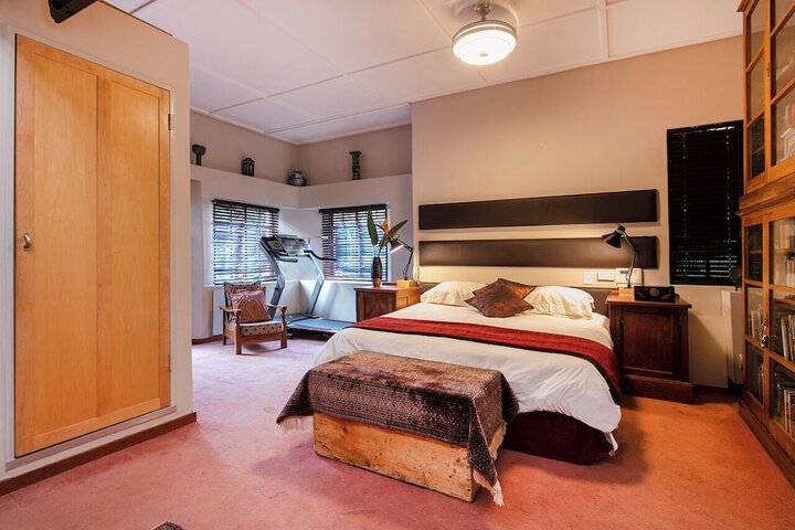 Room 3 of 82