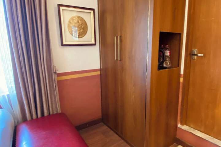 Room 65 of 214