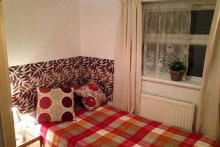Room 11 of 28