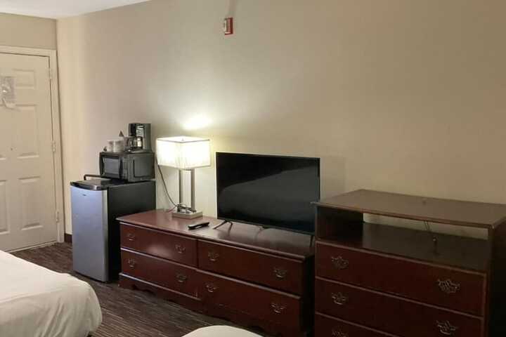 2 Queen Beds (7 of 8)