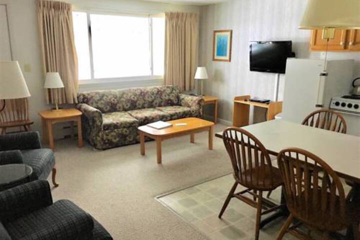Room 6 of 6