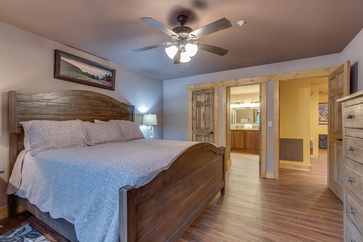 Room 4 of 81