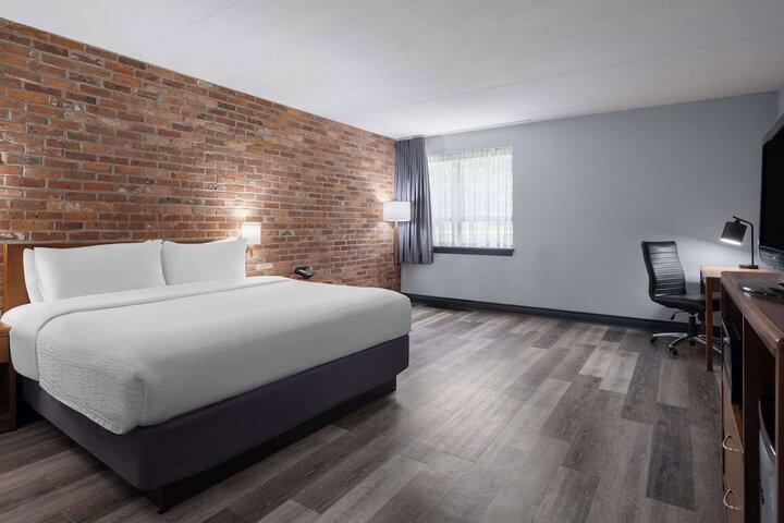 1 King Bed Deluxe Room (7 of 22)