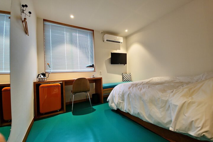 Room 21 of 28